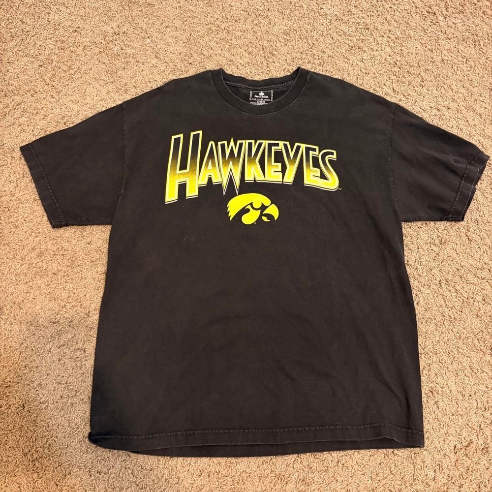 Foot Locker Iowa Hawkeyes Graphic Tee Mens XL Black Short Sleeve College T-Shirt